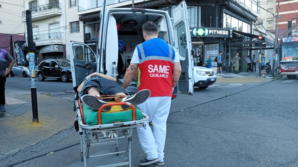 Accidente de tránsito en Quilmes Centro dejó a un joven herido