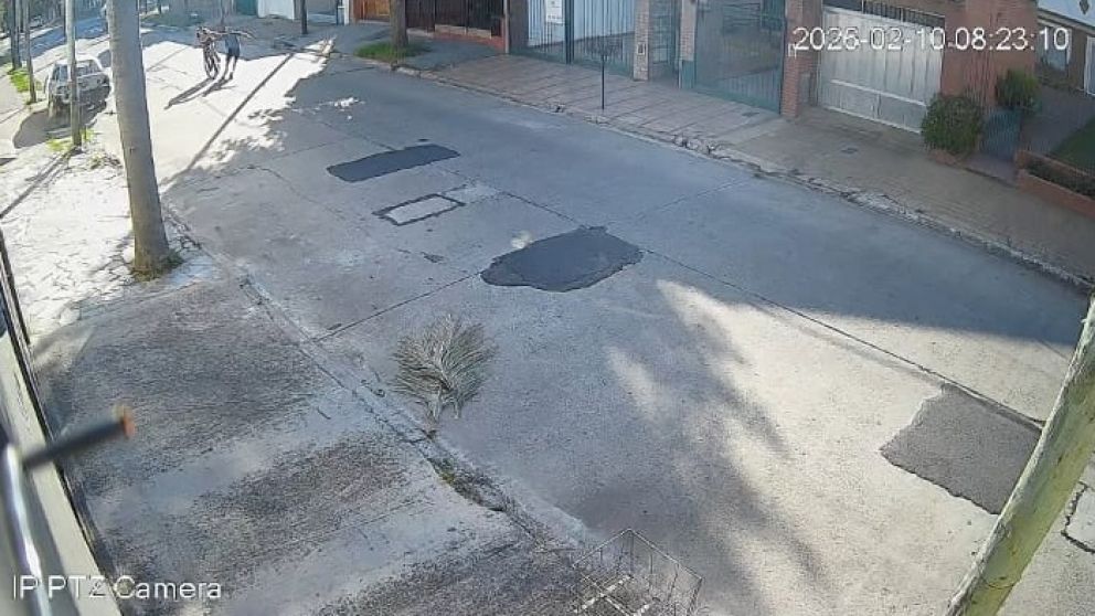 Estremecedor intento de asalto: arrastró a una joven para robarle la bicicleta