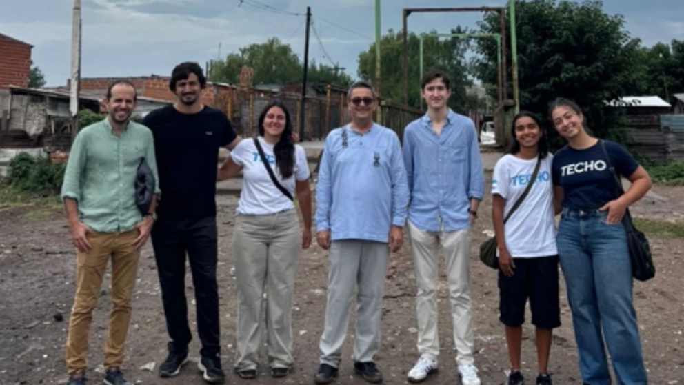 Visita internacional en Quilmes Oeste: el embajador de Suiza recorri� La Matera