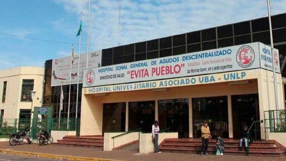 Con una cuchilla incrustada en el brazo, un hombre llegó por sus propios medios al hospital