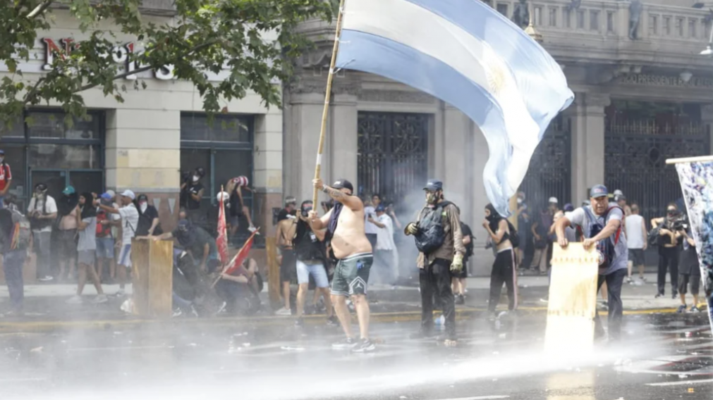 El Gobierno denunciar� por terrorismo a los acusados por los incidentes en los alrededores del Congreso.