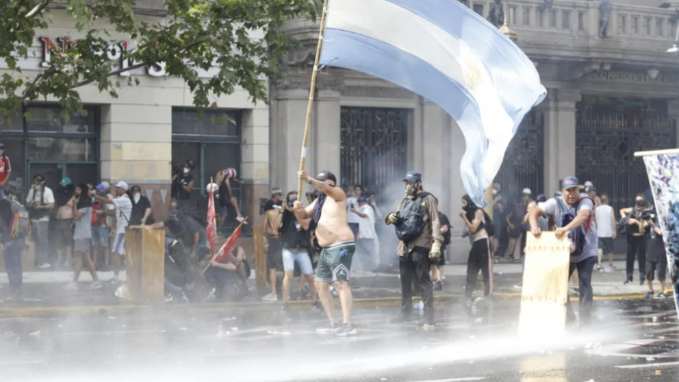 El Gobierno denunciará por terrorismo a los acusados por los incidentes en los alrededores del Congreso.