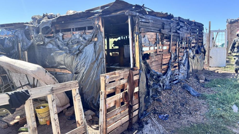 Tres hermanos de 4, 6 y 11 años quedaron solos, su casa se prendió fuego y lograron salvar sus vidas