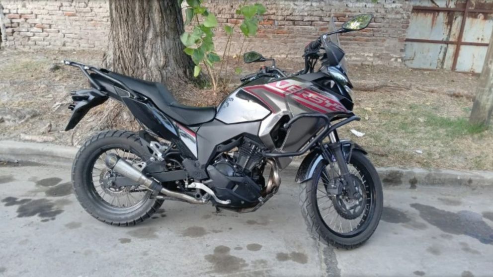 La motocicleta que fue robada y más tarde recuperada por la policía (Foto NA).