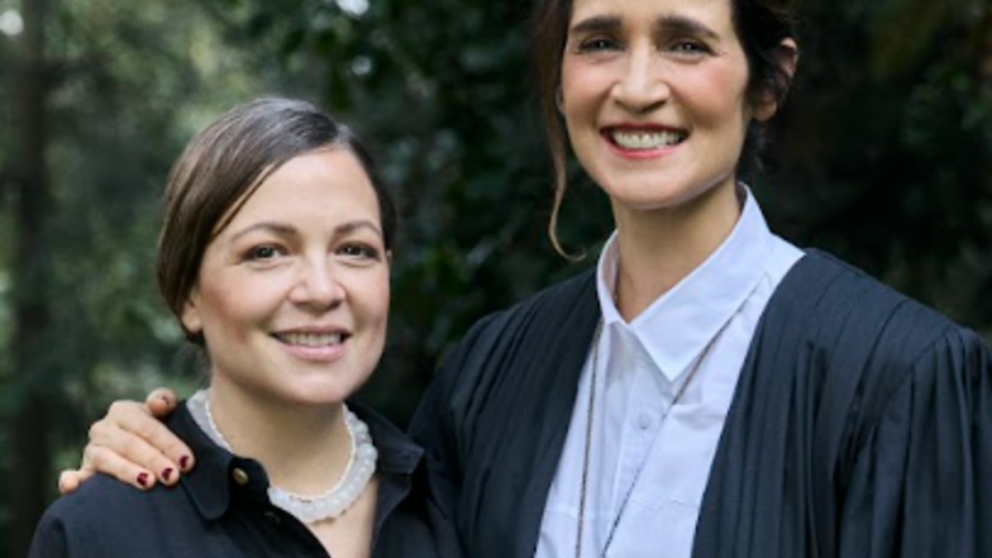Julieta Venegas y Natalia Lafourcade unen sus voces en "Tengo Que Contarte", una charla musical cargada de verdad y raíces mexicanas