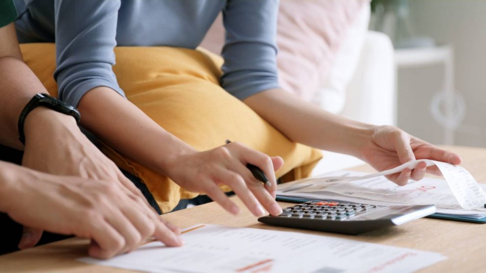 El salario real del sector privado sufrió una caída del 6,7% y se disparó el pluriempleo.