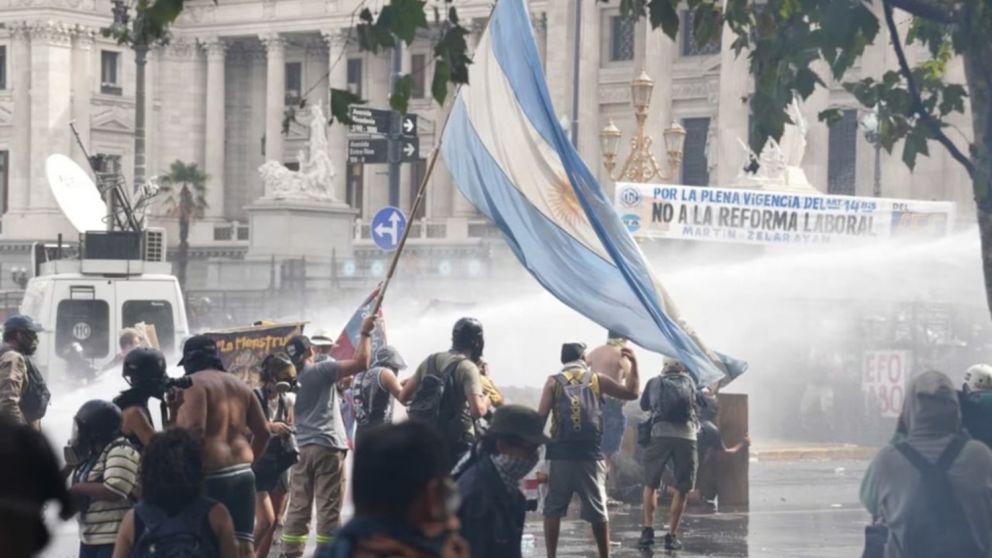 15 de los 16 manifestantes detenidos ya fueron liberados, según informaron fuentes policiales.