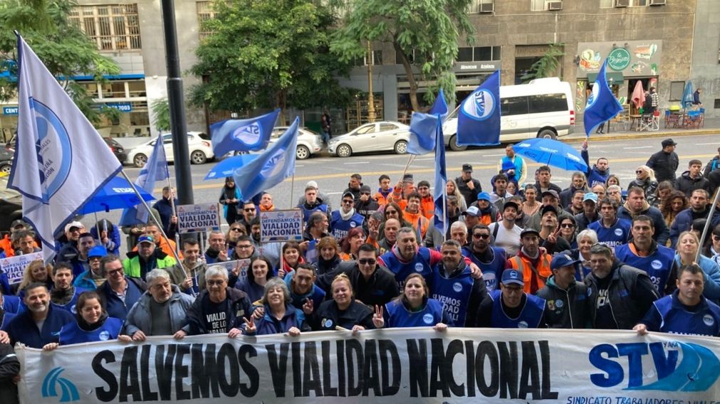 "Nos van a matar en rutas", advierte el gremio de Vialidad. Diputados escuchó el reclamo.