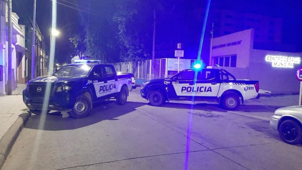 Una mujer fue detenida por el crimen de su hijo de 14 años.