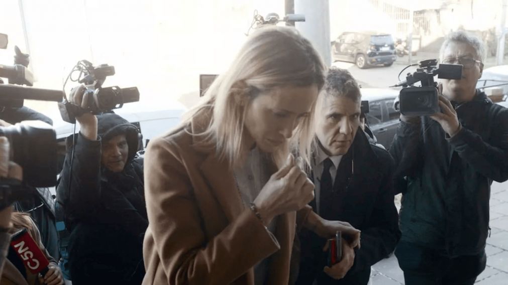 Julieta Prandi entrando a los Tribunales de Campana.