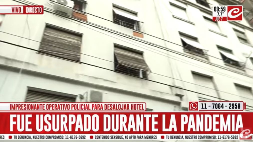 Desalojaron un ex hotel en Balvanera (Crónica HD).