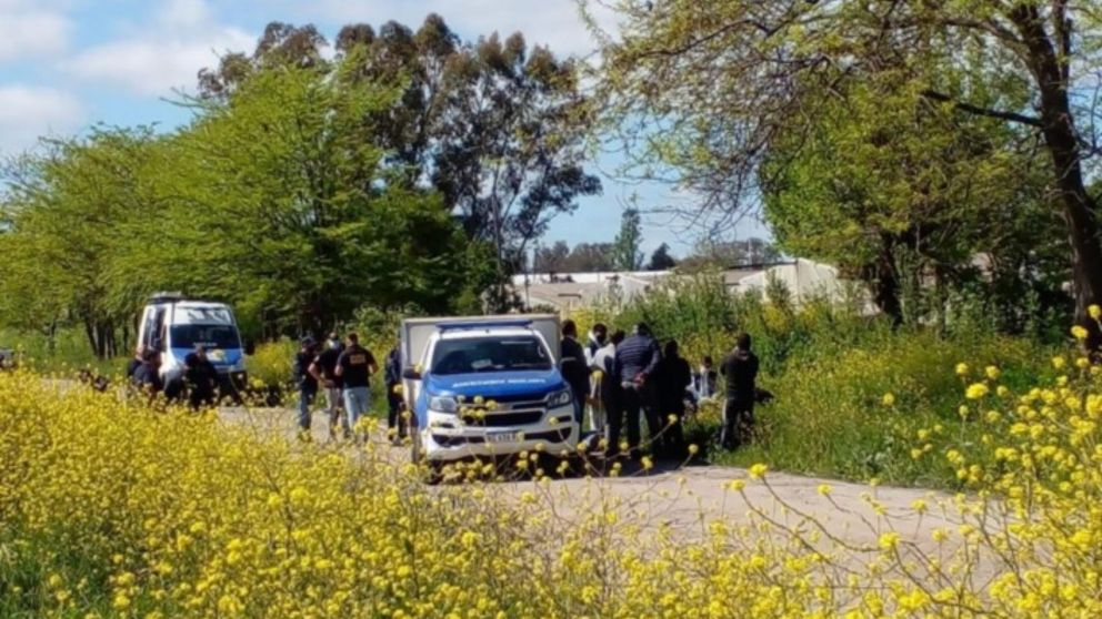 Los policías se apersonaron en el escenario del crimen.