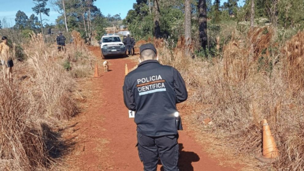 La Policía Científica de Misiones en el lugar del hecho (Gentileza Primera Edición).