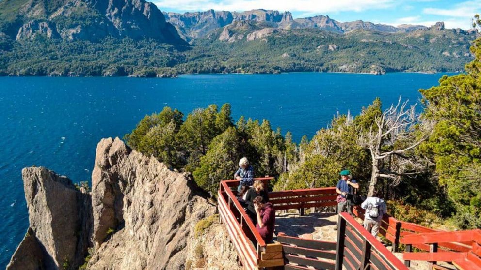 Un rincón patagónico que combina aguas transparentes, montañas y silencio absoluto, perfecto para perderse por un rato del mundo
