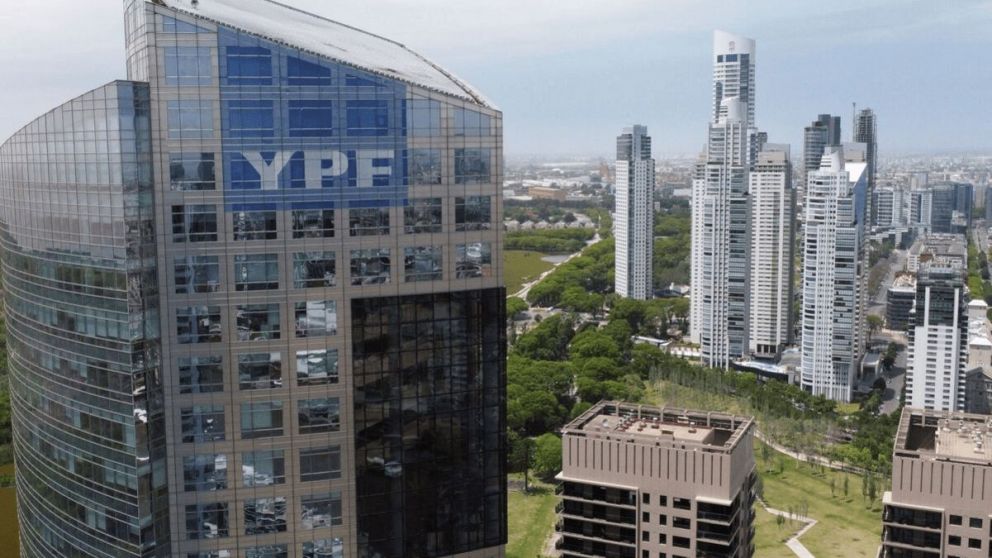 Juicio por YPF: Argentina pidió no entregar chats de Sergio Massa y Luis Caputo.
