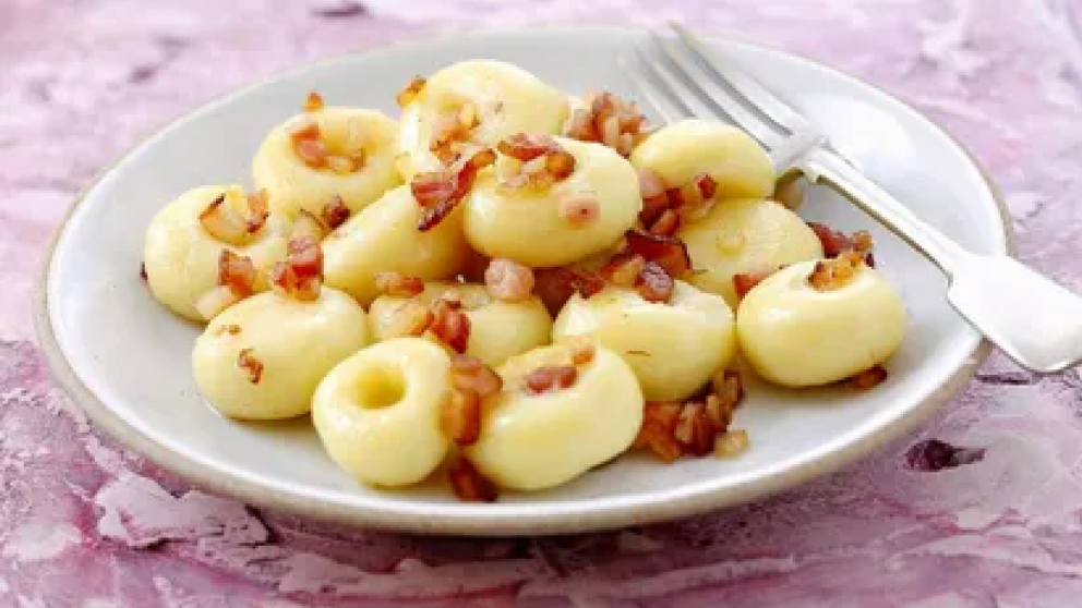 Receta de "Kluski": ¿Cómo preparar los ñoquis polacos con un relleno suave y sabroso perfecto para los días de lluvia?