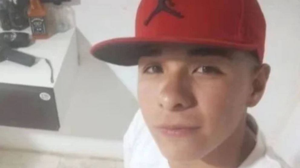 En pleno show del carnaval de Mercedes y frente a una multitud acribillaron a un joven a tiros.