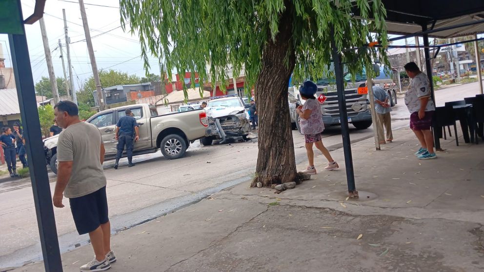 Impactante persecución en Solano: escapaban en camioneta, chocaron y huyeron a pie