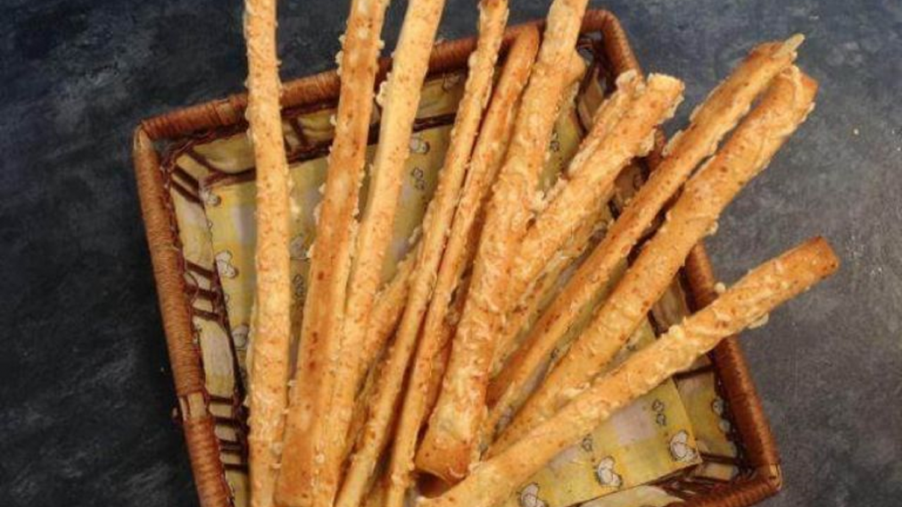 Grisines dorados y crocantes, ideales para compartir y disfrutar recién hechos.