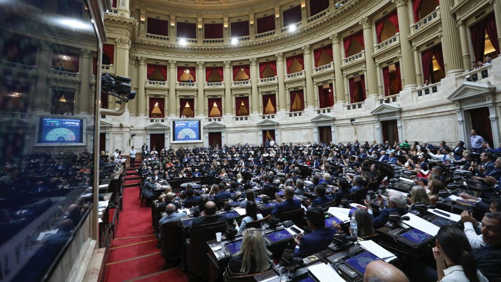 El oficialismo busca que la Cámara de Diputados debata este jueves el proyecto de reforma laboral.