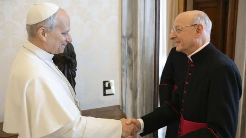 La audiencia se realizó en la biblioteca del Palacio Apostólico y contó con la presencia del prelado español Fernando Ocáriz y del vicario auxiliar argentino Mariano Fazio.