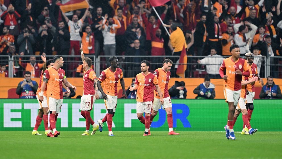 El equipo turco dejó casi eliminado al gigante italiano.