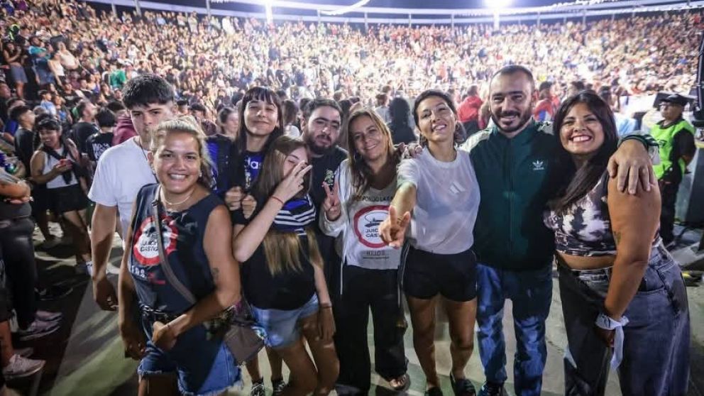 Mayra Mendoza y Eva Mieri formaron parte de los festejos del Carnaval en Quilmes
