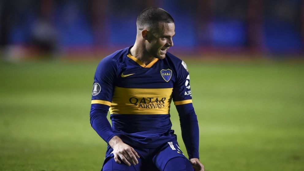 Nahitan Nández reconoció llamados de Riquelme para volver a Boca.