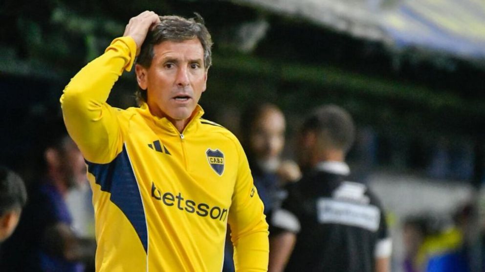 Claudio Úbeda aparece en el centro de las críticas de los hinchas de Boca y un histórico cuestionó su autoridad a la hora de armar el equipo.