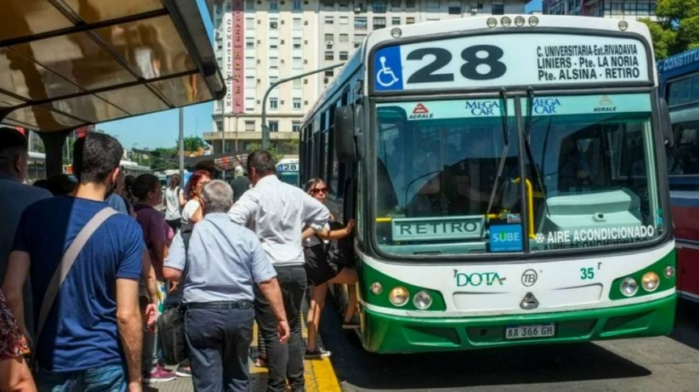 Paro de la CGT: cuáles son las líneas de colectivos que funcionan este jueves