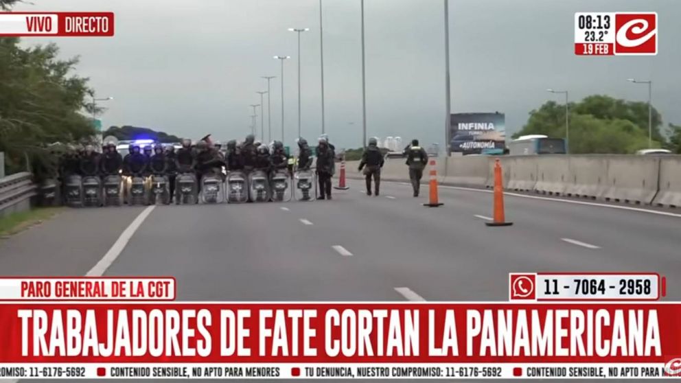 Trabajadores de Fate realizaron una protesta sobre la autopista Panamericana.