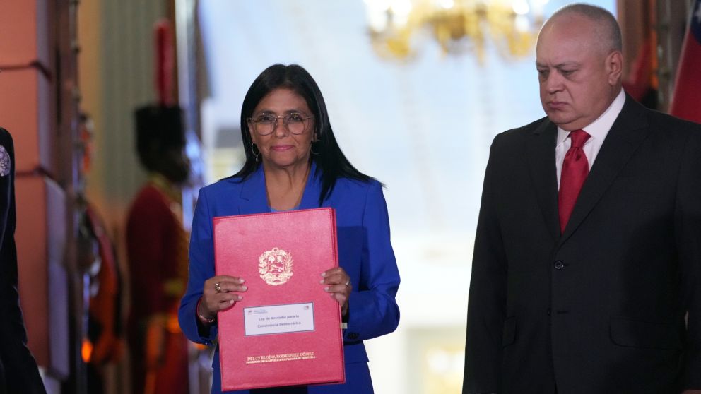 Delcy Rodríguez firmó la Ley de Amnistía en Venezuela (X).