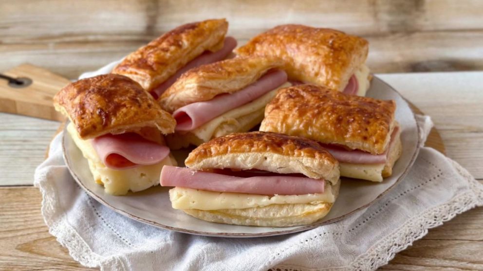 Receta exprés para compartir: ¿Cómo hacer fosforitos de jamón y queso con masa para tarta?