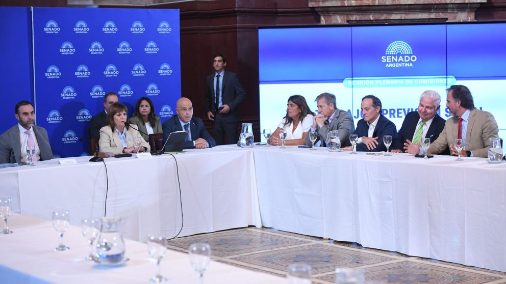 Reforma laboral: el oficialismo logró emitir dictamen y se tratará en una sesión el viernes 27