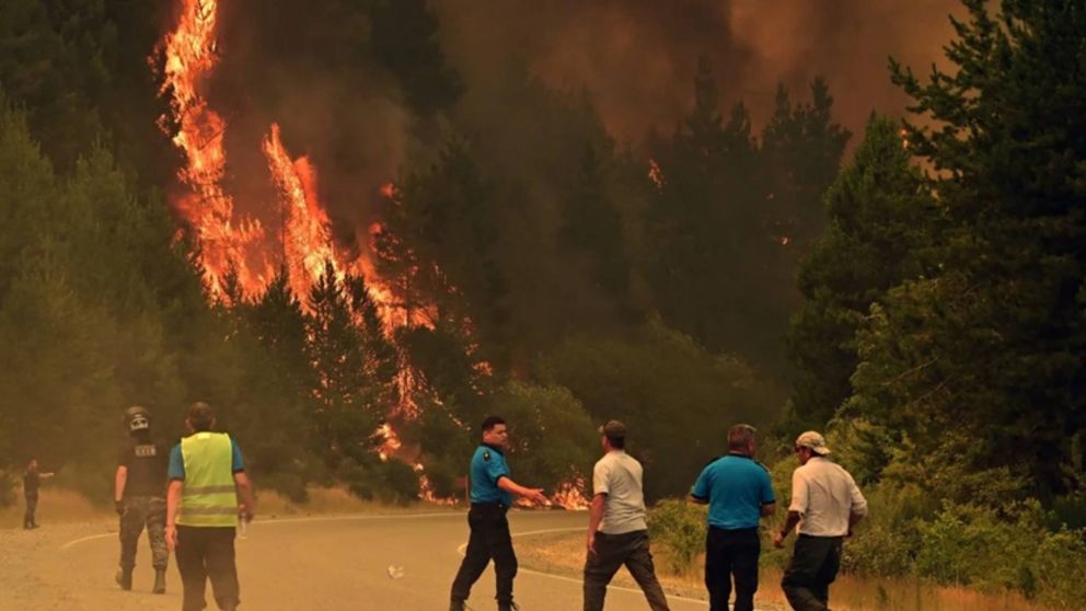 Nuevos focos de incendio en el Parque Nacional Los Alerces: sospechan intencionalidad.
