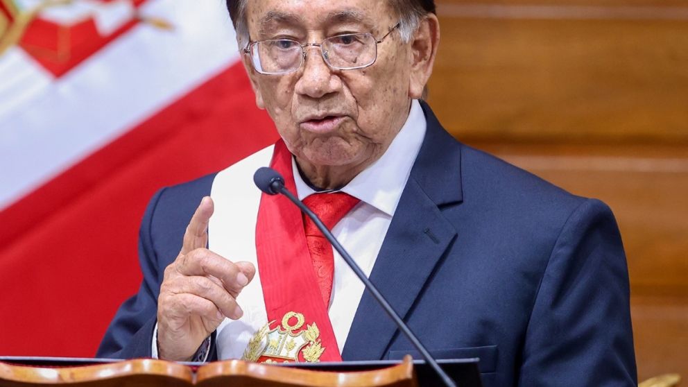 El presidente interino de Per� reafirm� sus pol�micas declaraciones sobre el sexo en menores de edad.