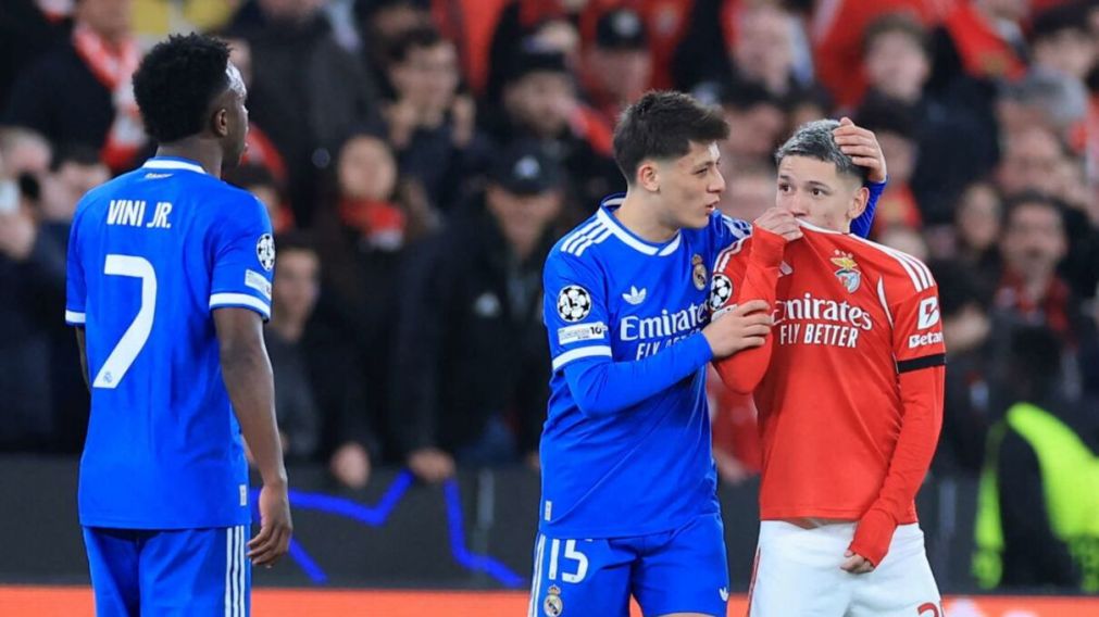 El ente regulador del fútbol mundial se movió tras el episodio entre el argentino y el brasileño.