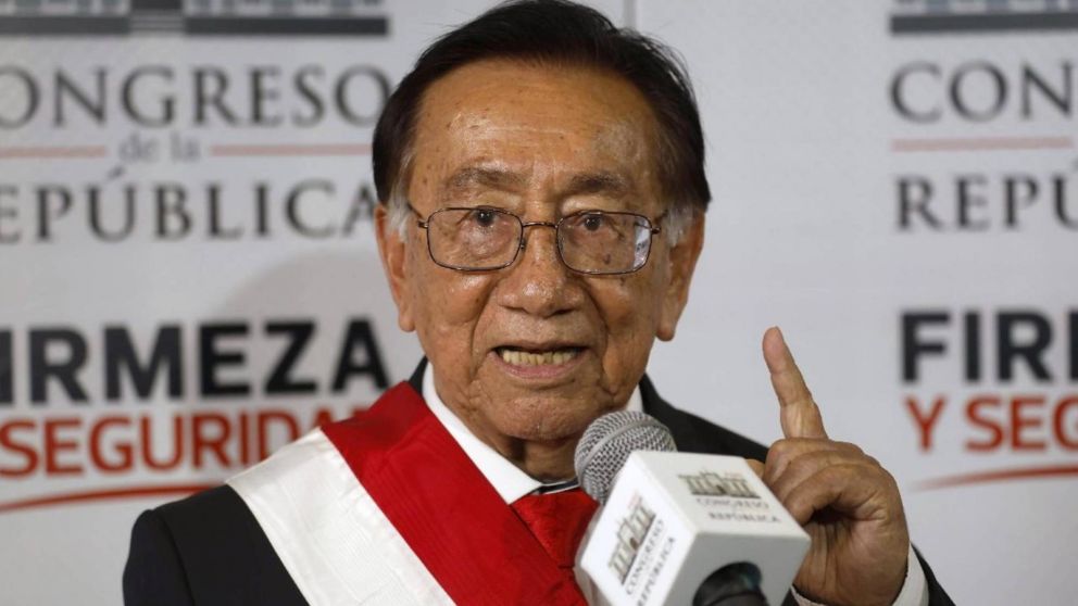 José María Balcázar asumió la presidencia interina de Perú tras la destitución de José Jerí.