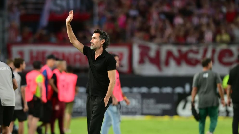 Estudiantes de La Plata despidi� a Eduardo Dom�nguez con victoria y mucha emoci�n