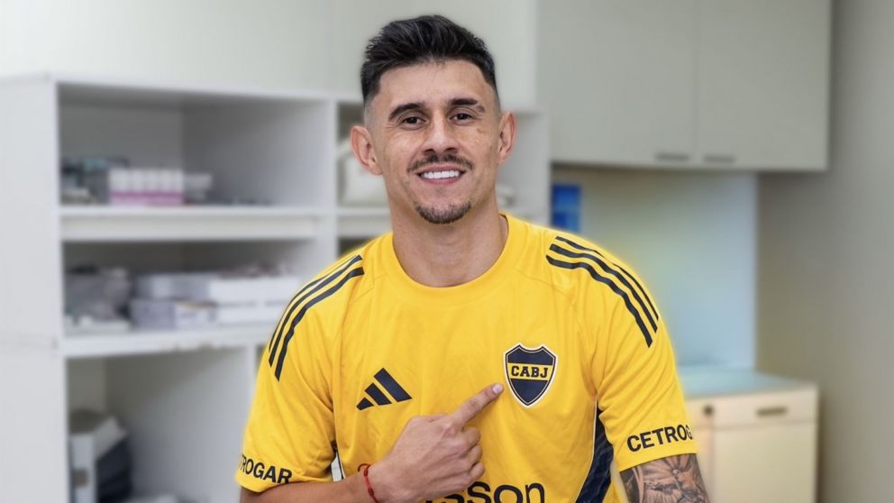 Adam Bareiro con la camiseta de Boca Juniors.
