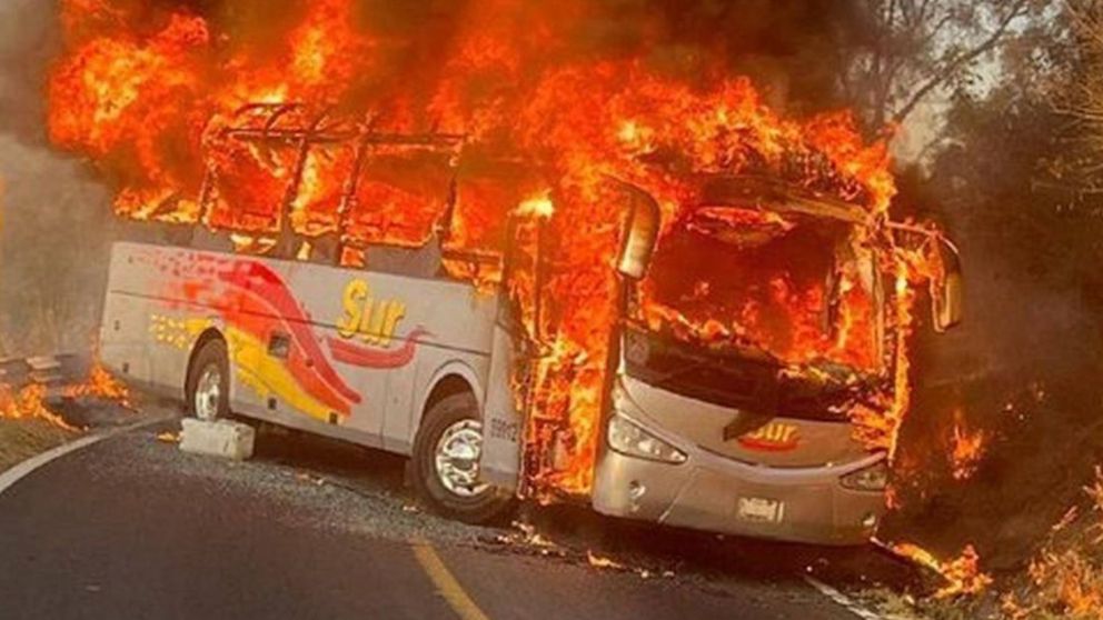 Tensión en México y ola de violencia: tras la muerte de "El Mencho" caos en calles y rutas.
