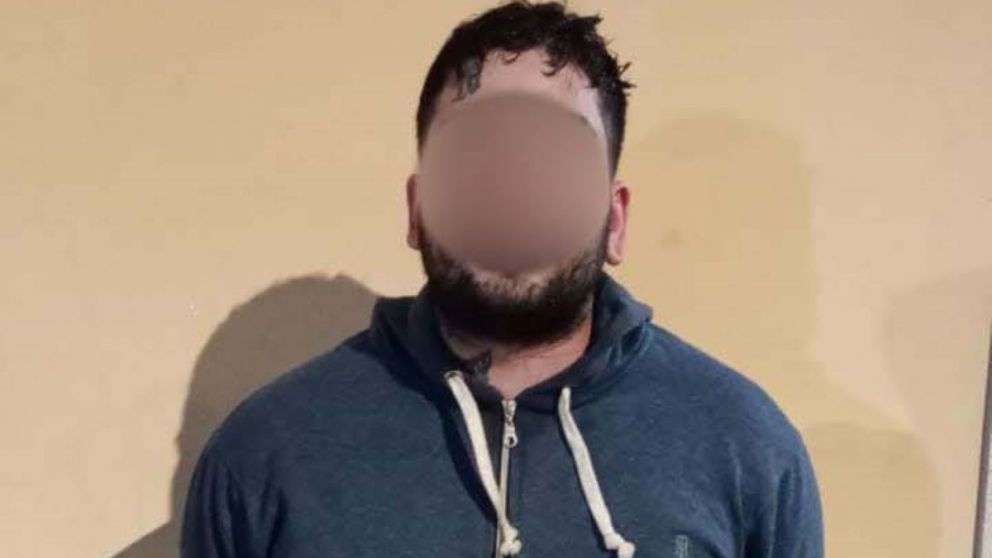 El hombre fue sorprendido cuando intentaba llevarse plantas de marihuana de una terraza.