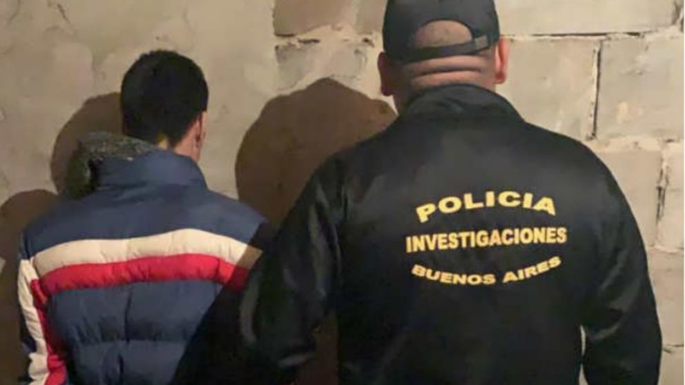 Mataron a una mujer en la calle: la apuñalaron por la espalda y la degollaron
