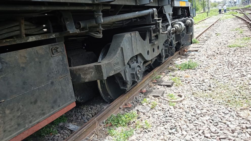 Quilmes Centro: una locomotora descarriló y generó un caos vehicular