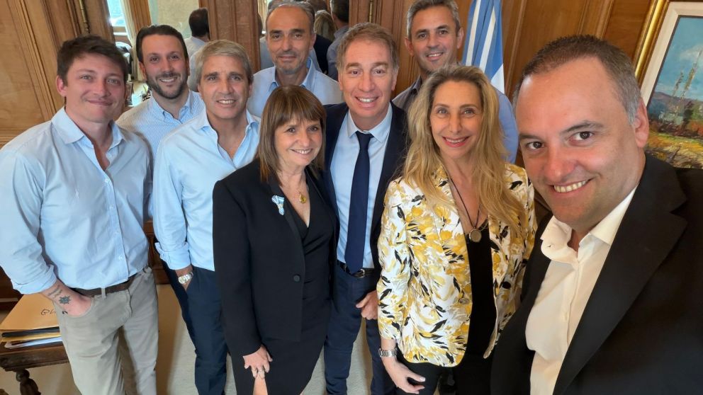 La mesa política se reúne este martes en el despacho de Manuel Adorni en la Casa Rosada.