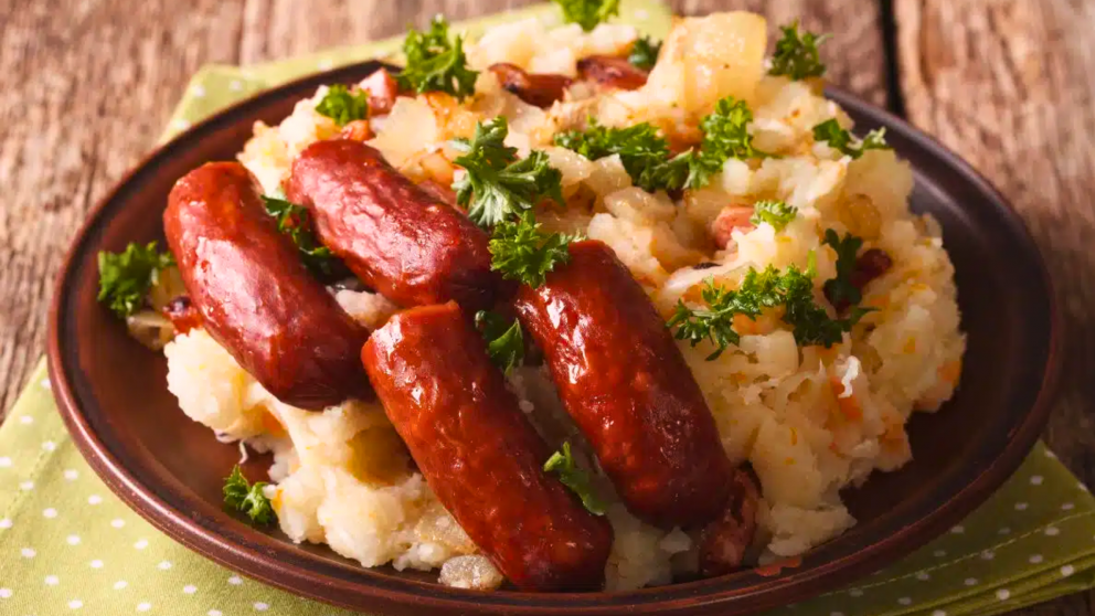 El Stoemp es un clásico belga que combina puré de papas y verduras con carne (Imagen ilustrativa).