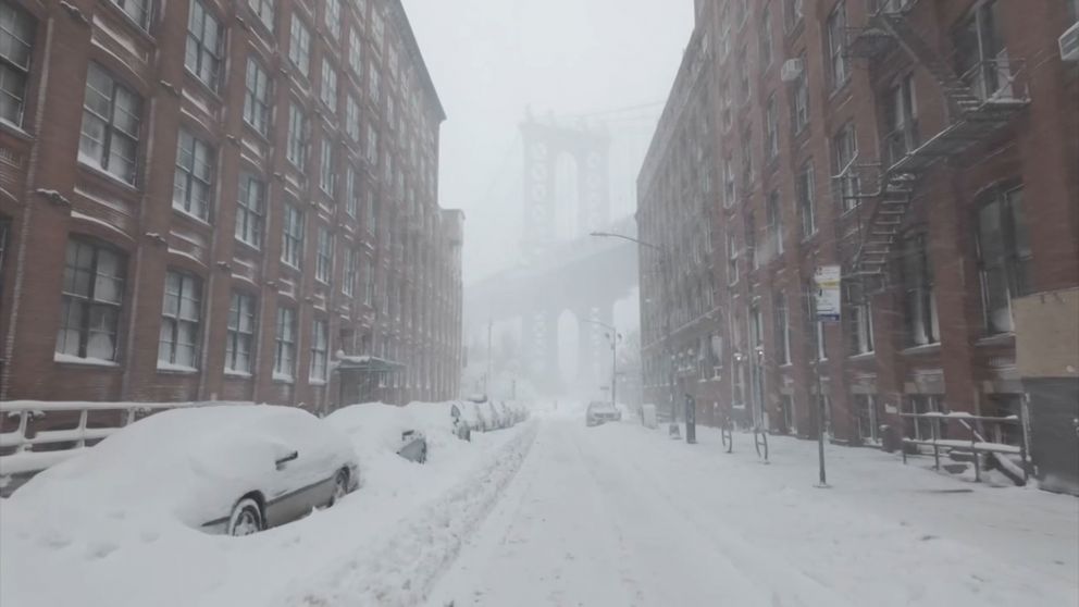 Nueva York enfrenta una de las tormentas de nieve más severas de los últimos años en el noreste de Estados Unidos.