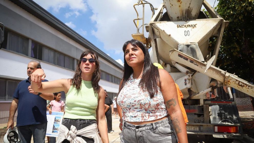 Asfalto, desagües y accesos a escuelas: avanzan obras clave en barrios de Bernal Oeste