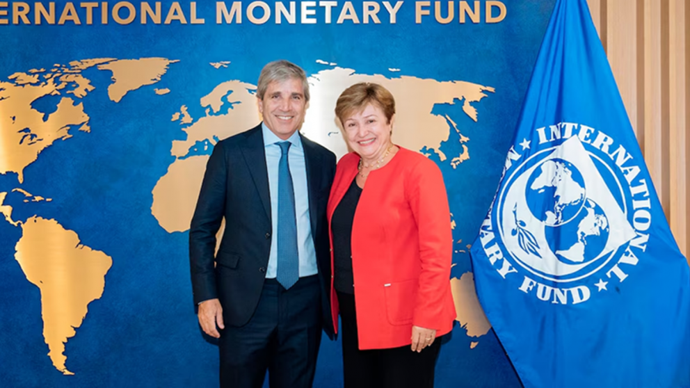 Elogios por las reformas y presión por las reservas: el balance del FMI sobre la economía argentina