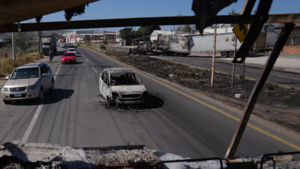 Estados Unidos mantiene el toque de queda para su personal en algunas ciudades mexicanas tras la muerte de "El Mencho"